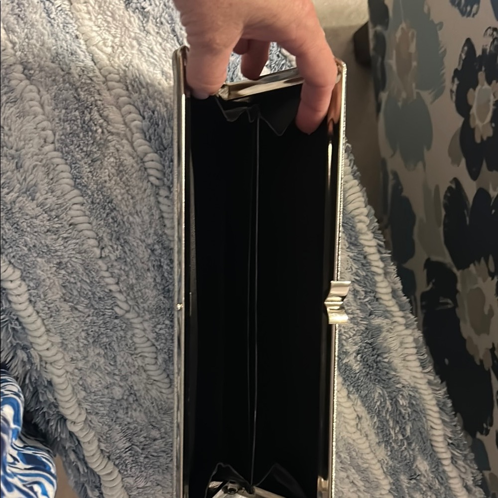 Elegant Vintage Silver Clutch - Picture 4 of 8